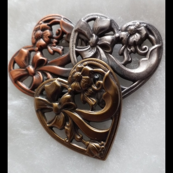 3 Crossing/Stacking Hearts - Picture 4 of 9